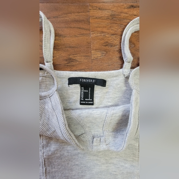 Forever 21 Ribbed Grey Cropped Top Tank Top Size Small - Picture 4 of 8
